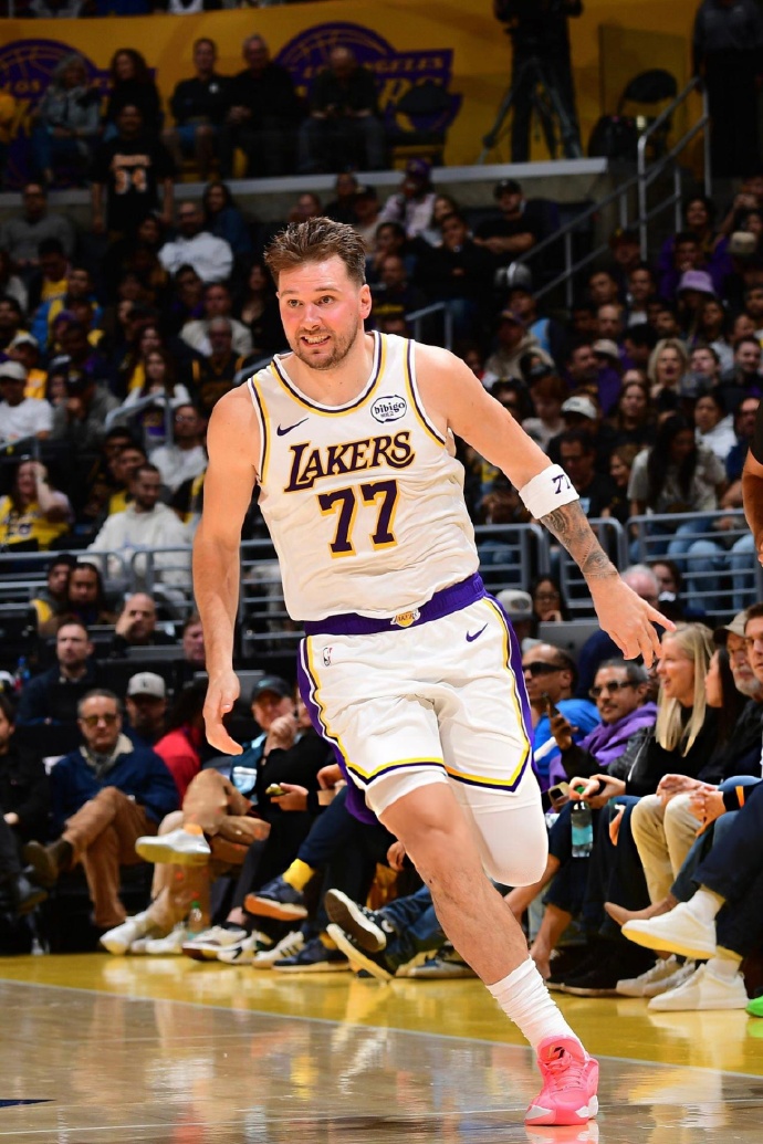 九游体育下载-东契奇七十三分视频回放